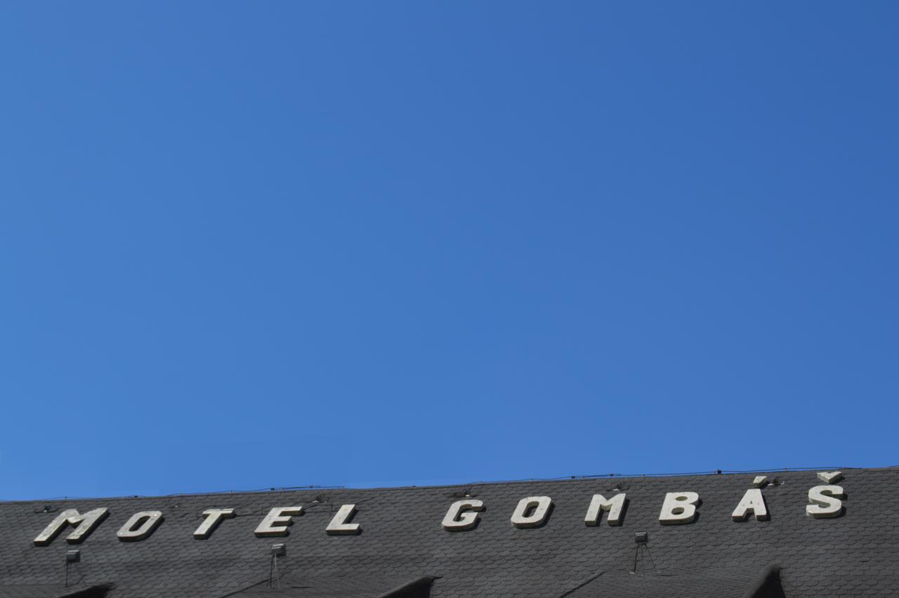 Motel Gombas Exterior foto