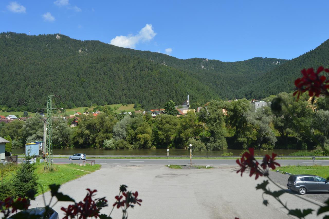 Motel Gombas Exterior foto